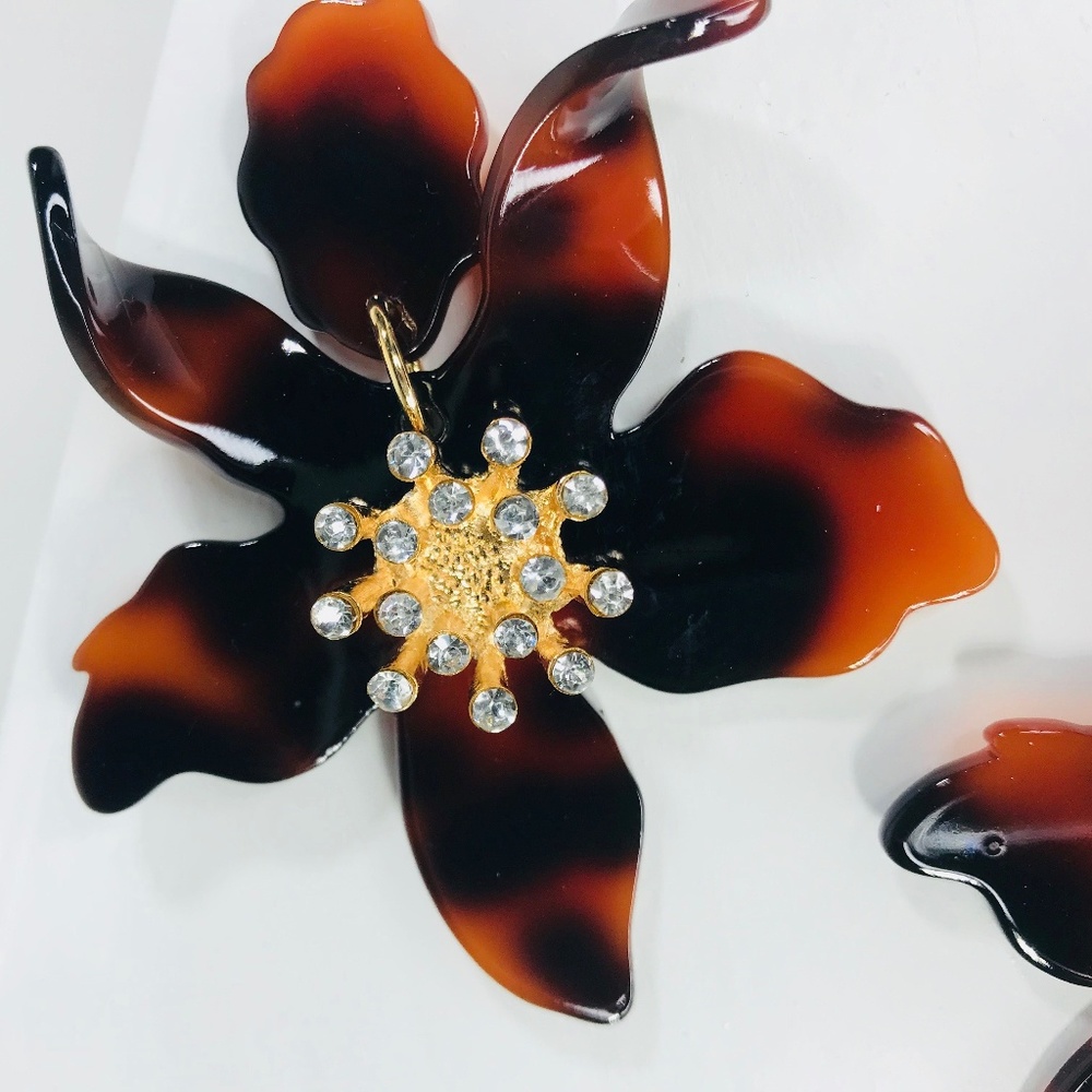 Crystal Lily Drop Earrings Tortoise - Picture 6 of 6